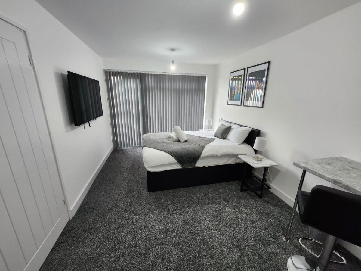 4 Bedroom 2 Bathroom Shared House - Near Bhx And Nec Birmingham Exterior foto