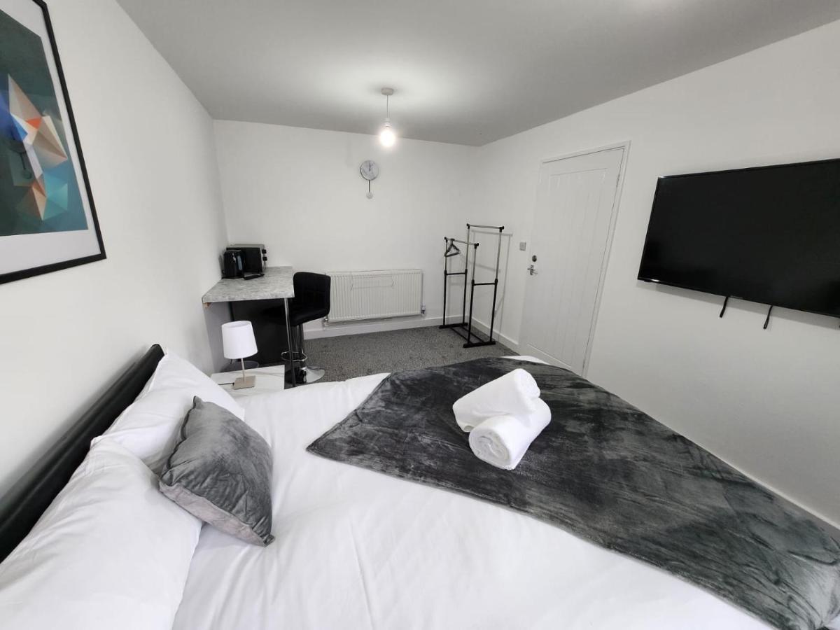 4 Bedroom 2 Bathroom Shared House - Near Bhx And Nec Birmingham Exterior foto