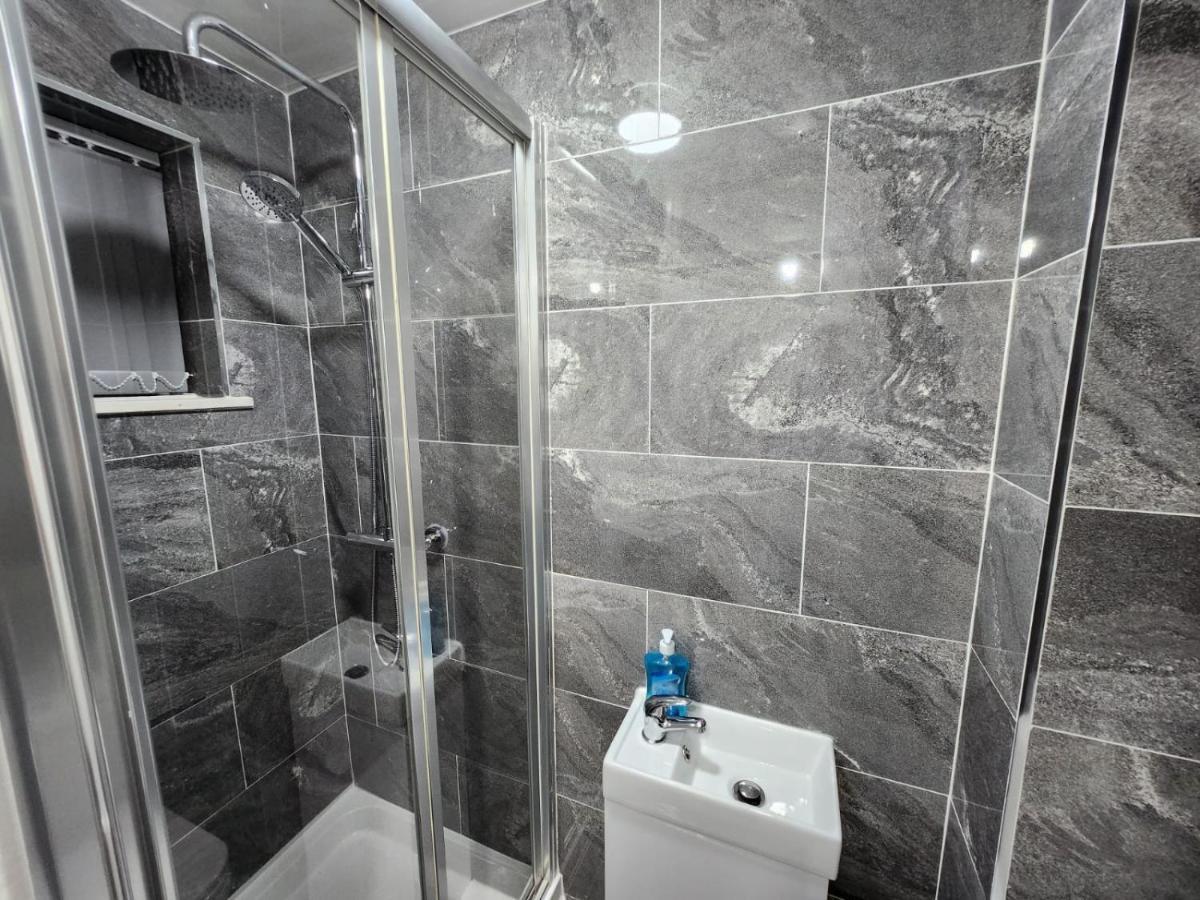 4 Bedroom 2 Bathroom Shared House - Near Bhx And Nec Birmingham Exterior foto