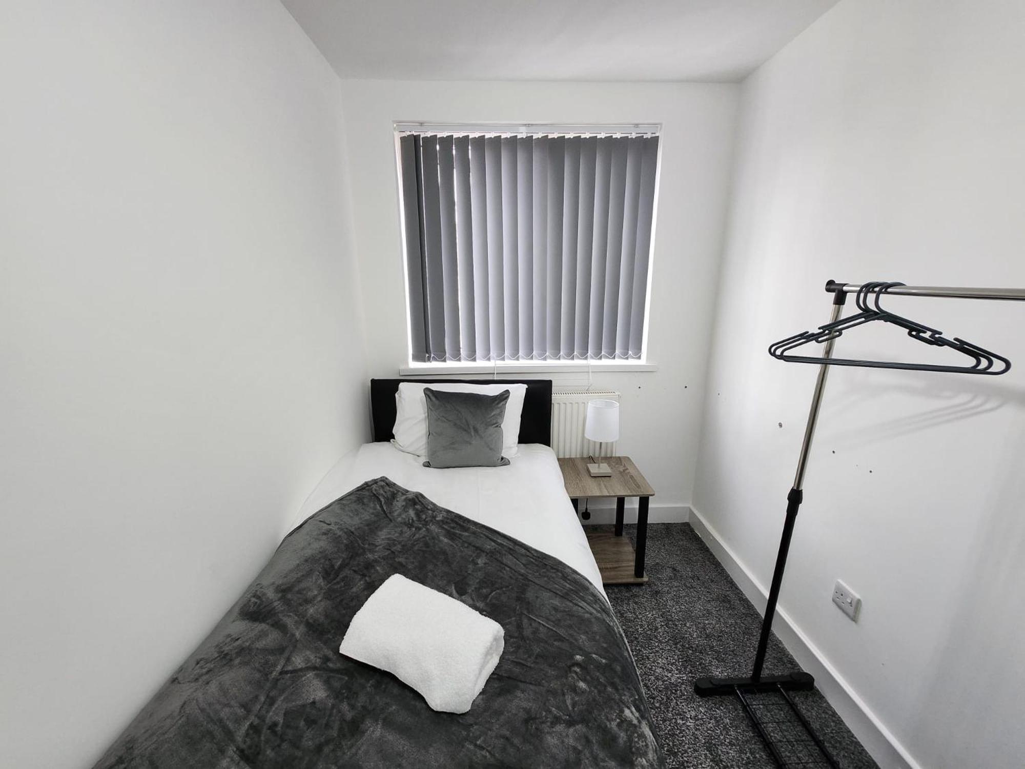 4 Bedroom 2 Bathroom Shared House - Near Bhx And Nec Birmingham Exterior foto