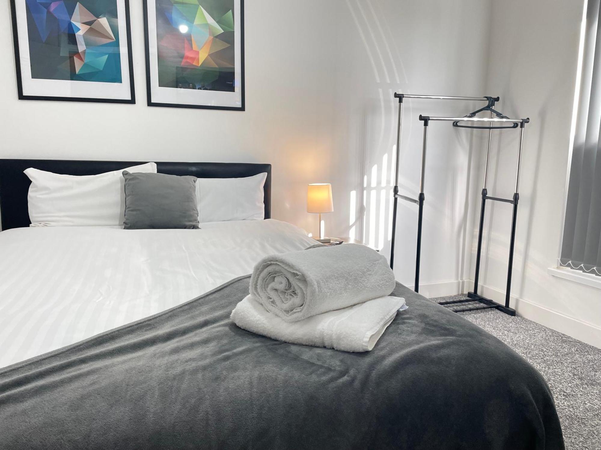 4 Bedroom 2 Bathroom Shared House - Near Bhx And Nec Birmingham Exterior foto