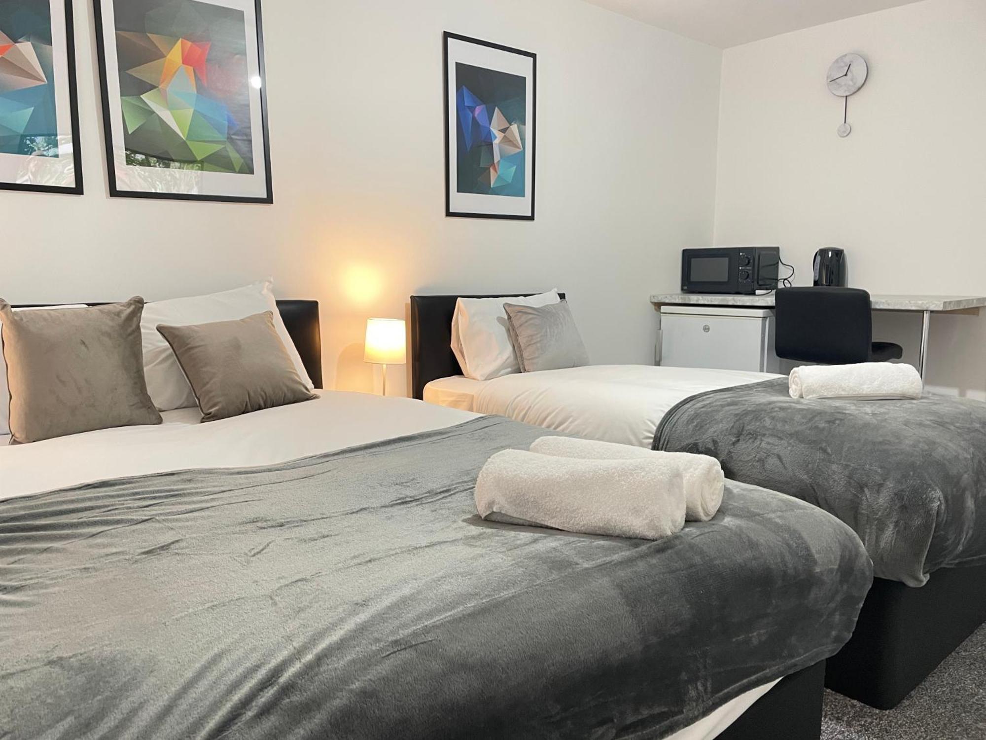 4 Bedroom 2 Bathroom Shared House - Near Bhx And Nec Birmingham Exterior foto