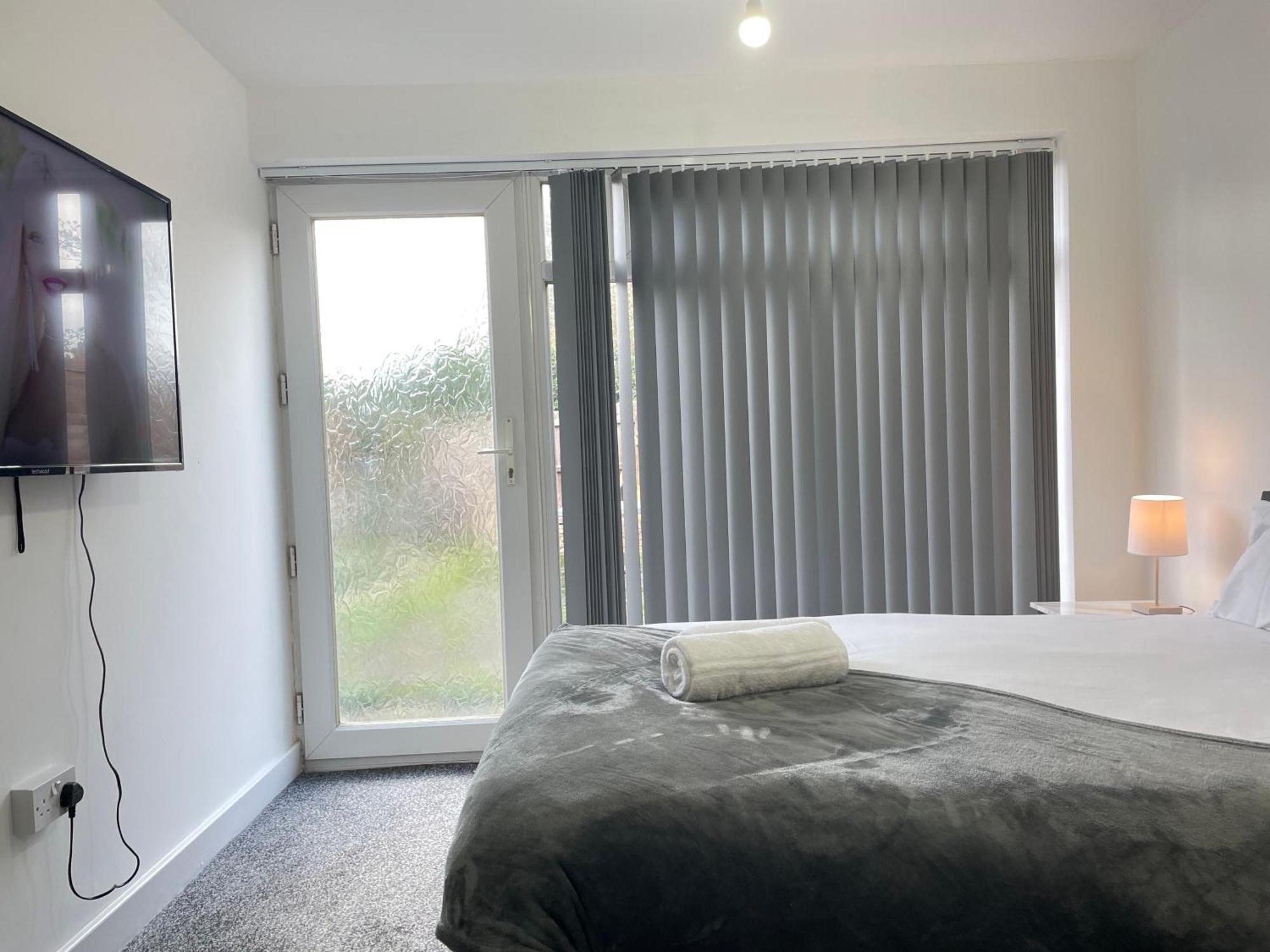 4 Bedroom 2 Bathroom Shared House - Near Bhx And Nec Birmingham Exterior foto